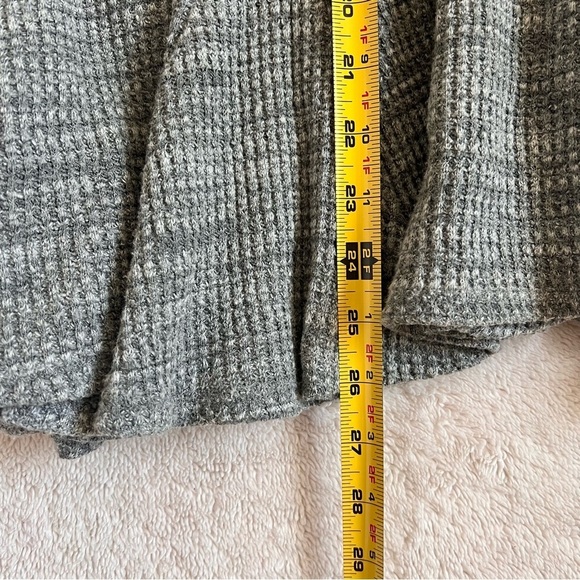 Anthropologie Waffle Thermal Knit Cowl Neck Flare Sleeve Sweater Gray Sz. Medium - Picture 9 of 9